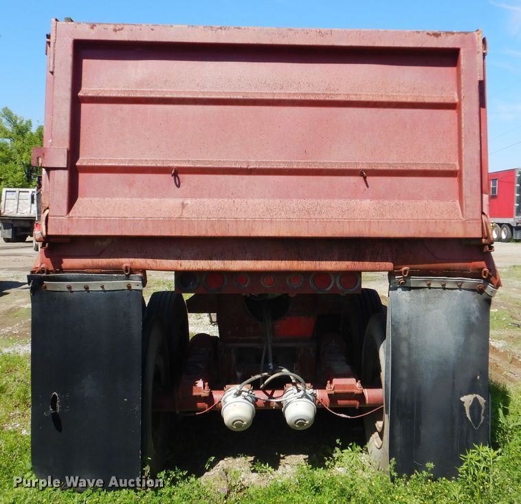 image for item DI2492 1999 Steco end dump trailer