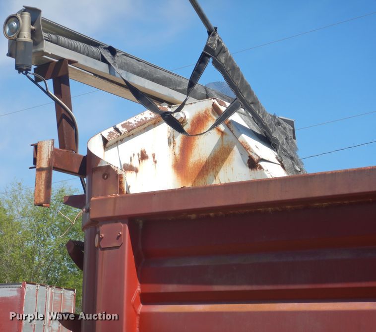 image for item DI2492 1999 Steco end dump trailer