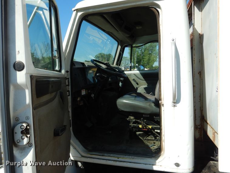 image for item DI2494 1997 International 4700 flatbed truck