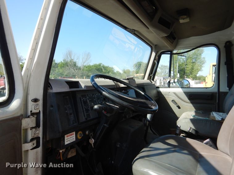 image for item DI2494 1997 International 4700 flatbed truck