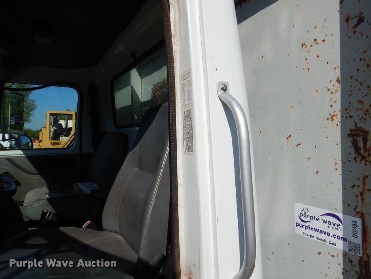 image for item DI2494 1997 International 4700 flatbed truck