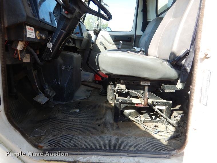 image for item DI2494 1997 International 4700 flatbed truck