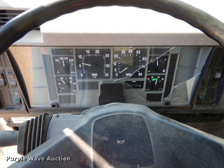 image for item DI2494 1997 International 4700 flatbed truck