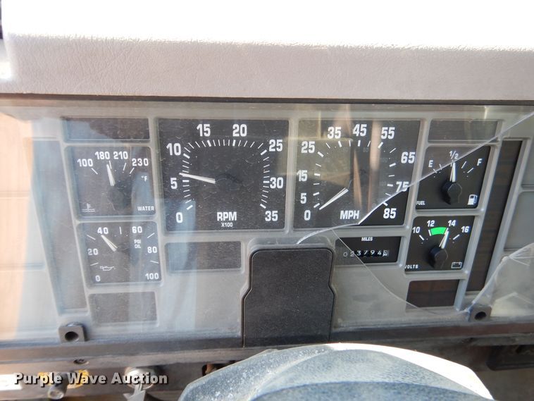 image for item DI2494 1997 International 4700 flatbed truck