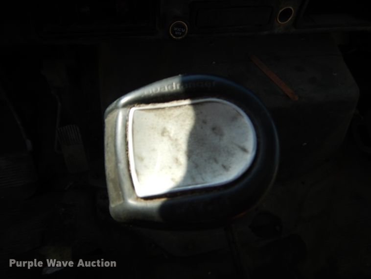 image for item DI2494 1997 International 4700 flatbed truck