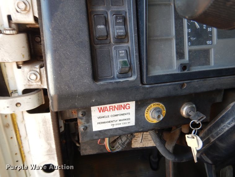 image for item DI2494 1997 International 4700 flatbed truck