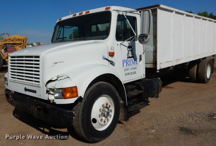 image for item DI2494 1997 International 4700 flatbed truck