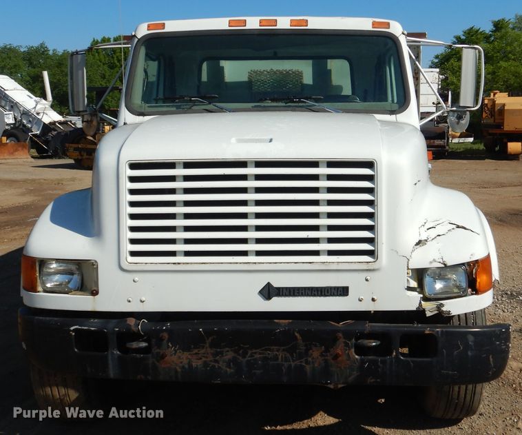image for item DI2494 1997 International 4700 flatbed truck