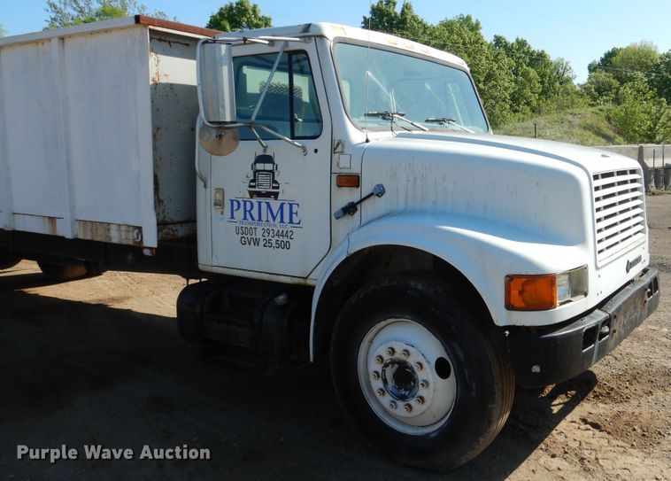 image for item DI2494 1997 International 4700 flatbed truck