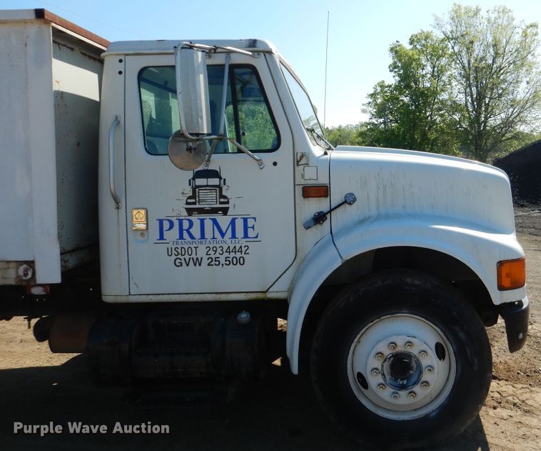 image for item DI2494 1997 International 4700 flatbed truck