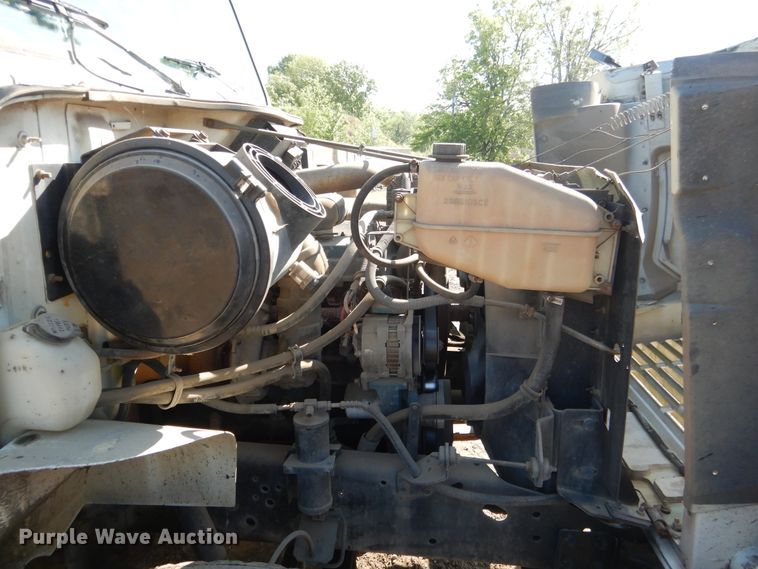 image for item DI2494 1997 International 4700 flatbed truck