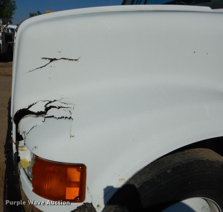 image for item DI2494 1997 International 4700 flatbed truck