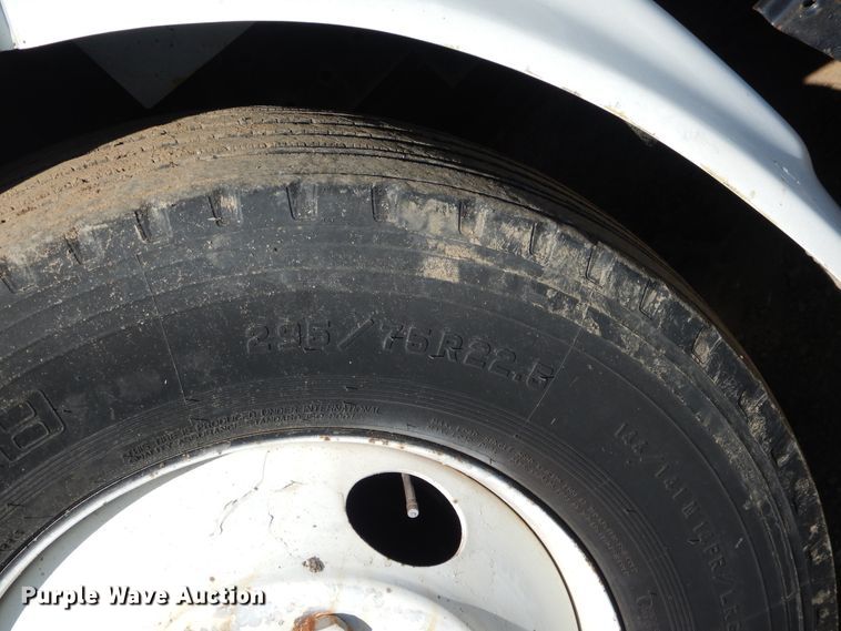 image for item DI2494 1997 International 4700 flatbed truck