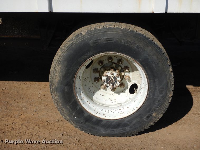 image for item DI2494 1997 International 4700 flatbed truck