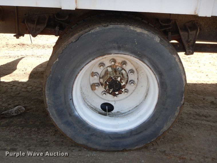 image for item DI2494 1997 International 4700 flatbed truck