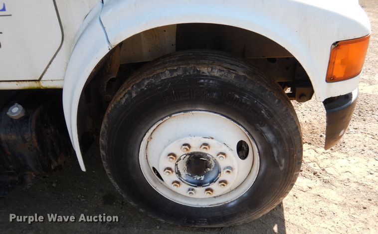 image for item DI2494 1997 International 4700 flatbed truck