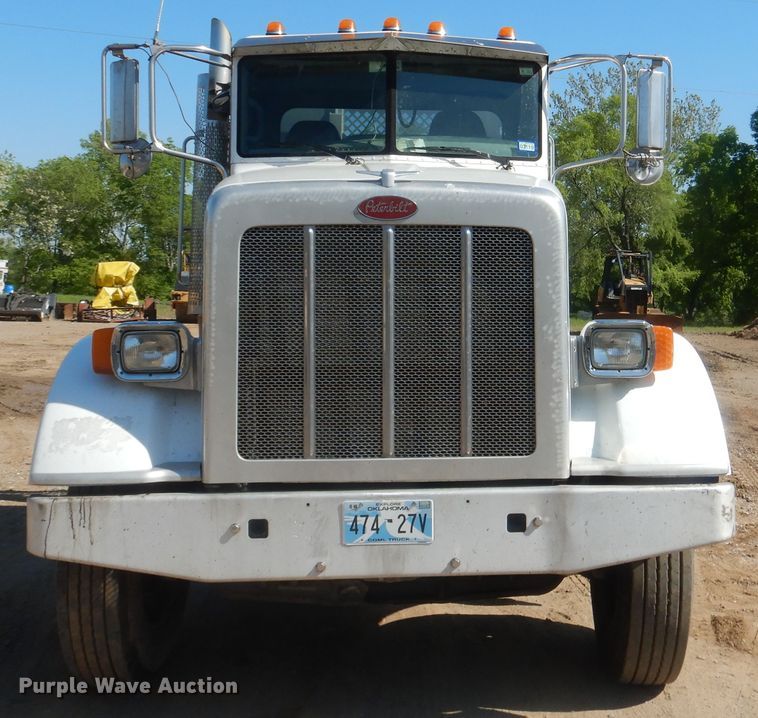 image for item DI2496 2014 Peterbilt 365 semi truck