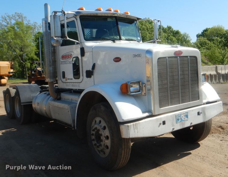 image for item DI2496 2014 Peterbilt 365 semi truck
