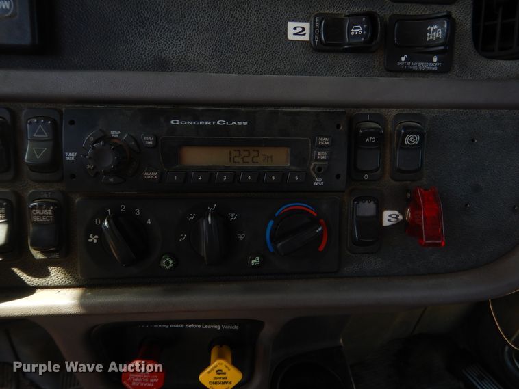 image for item DI2496 2014 Peterbilt 365 semi truck