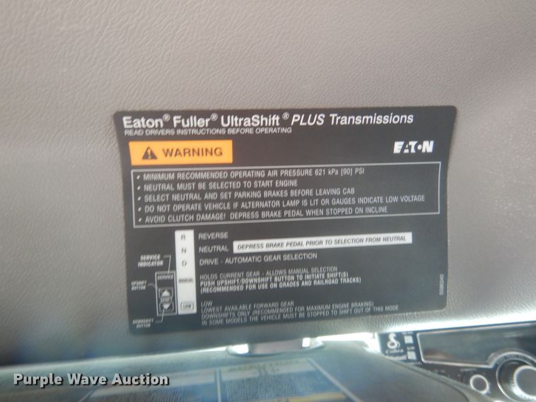 image for item DI2496 2014 Peterbilt 365 semi truck