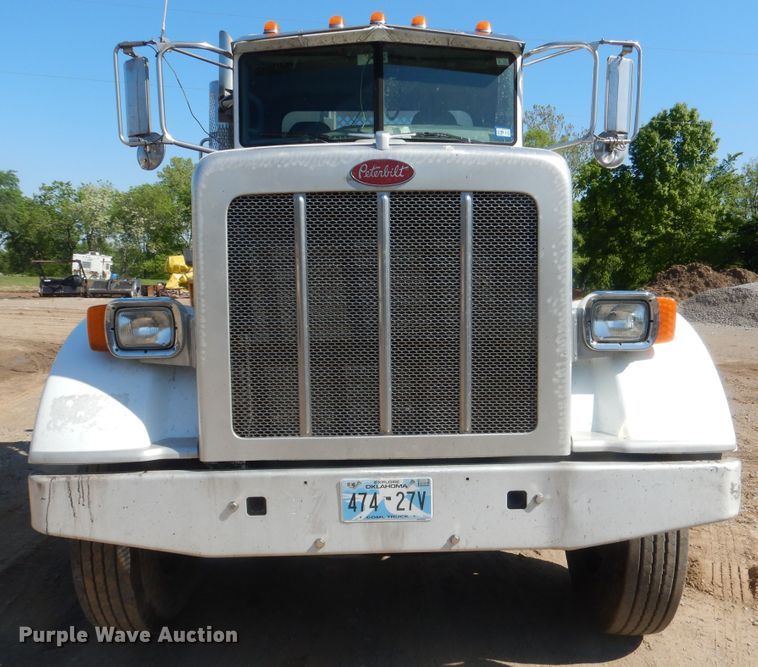 image for item DI2496 2014 Peterbilt 365 semi truck