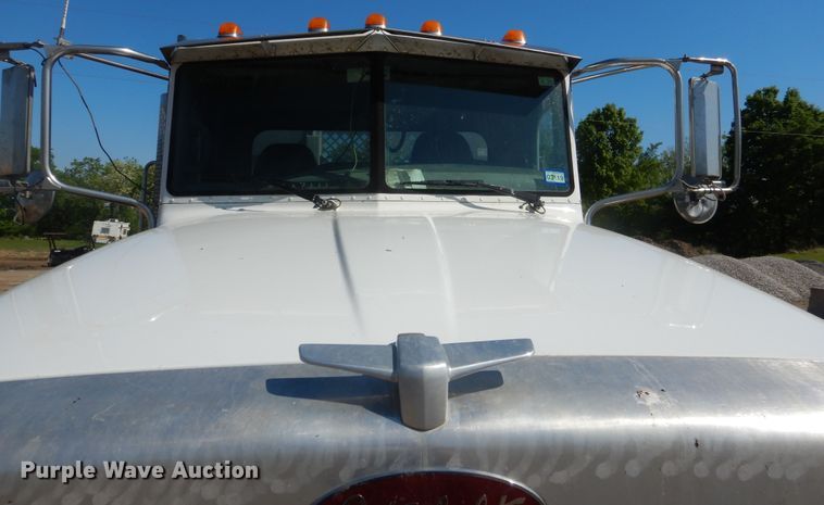 image for item DI2496 2014 Peterbilt 365 semi truck