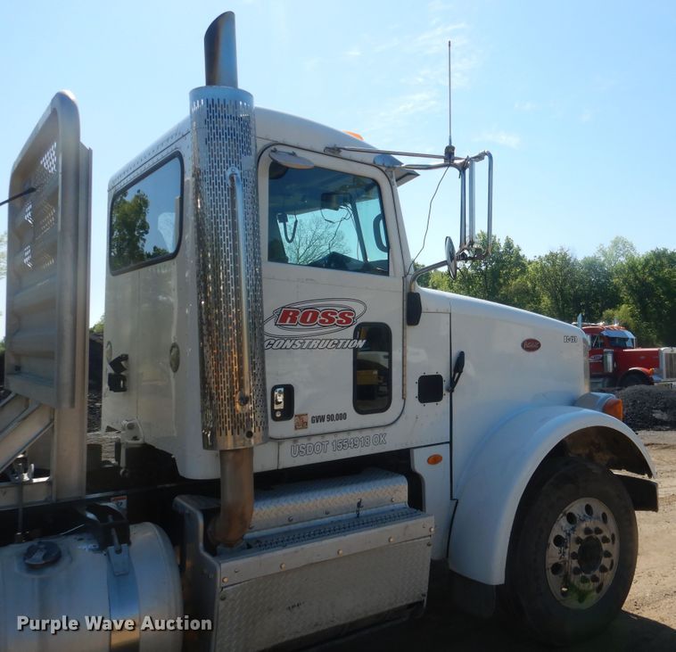 image for item DI2496 2014 Peterbilt 365 semi truck