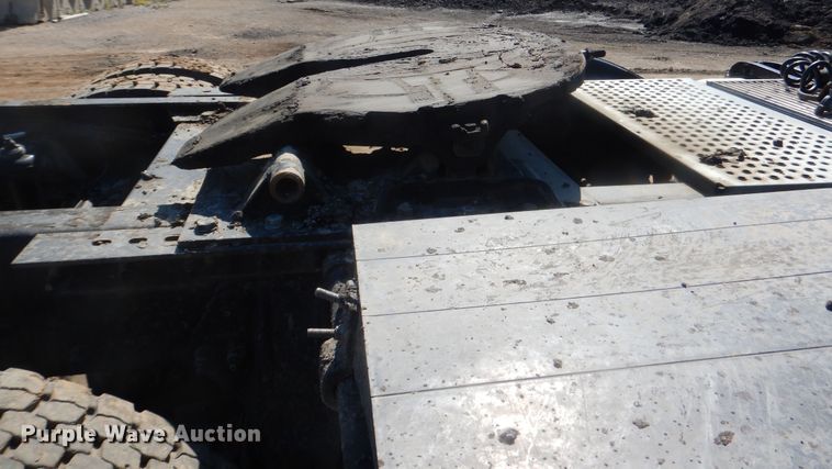 image for item DI2496 2014 Peterbilt 365 semi truck