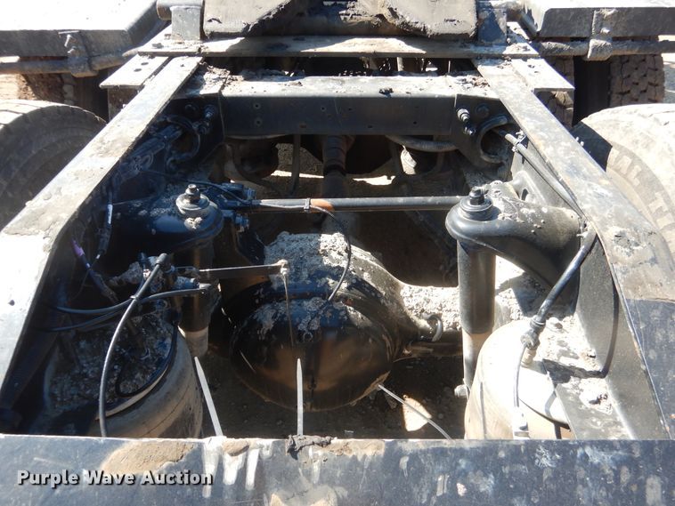 image for item DI2496 2014 Peterbilt 365 semi truck