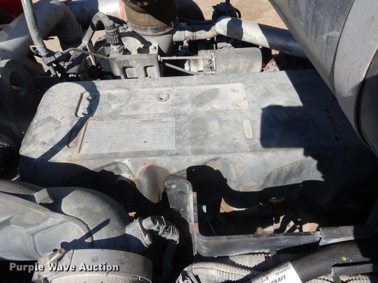 image for item DI2496 2014 Peterbilt 365 semi truck