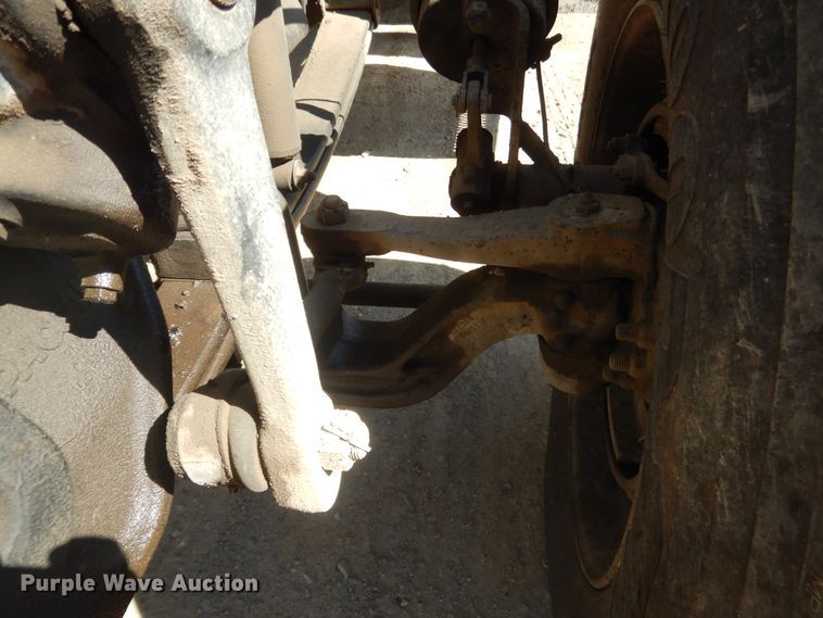 image for item DI2496 2014 Peterbilt 365 semi truck