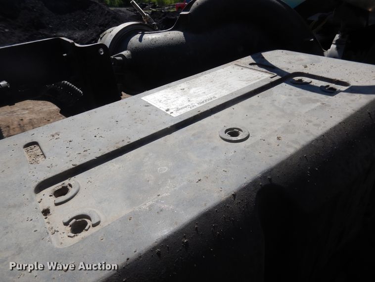 image for item DI2496 2014 Peterbilt 365 semi truck