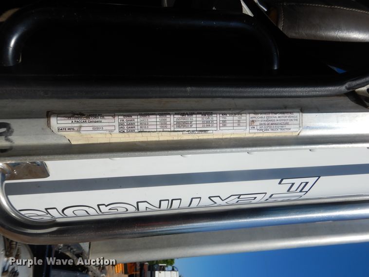 image for item DI2496 2014 Peterbilt 365 semi truck