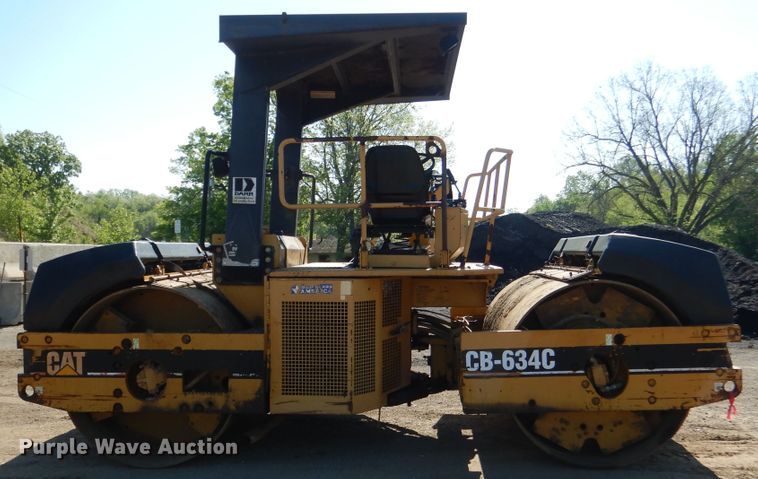image for item DI2497 2001 Caterpillar CB-634C double drum roller