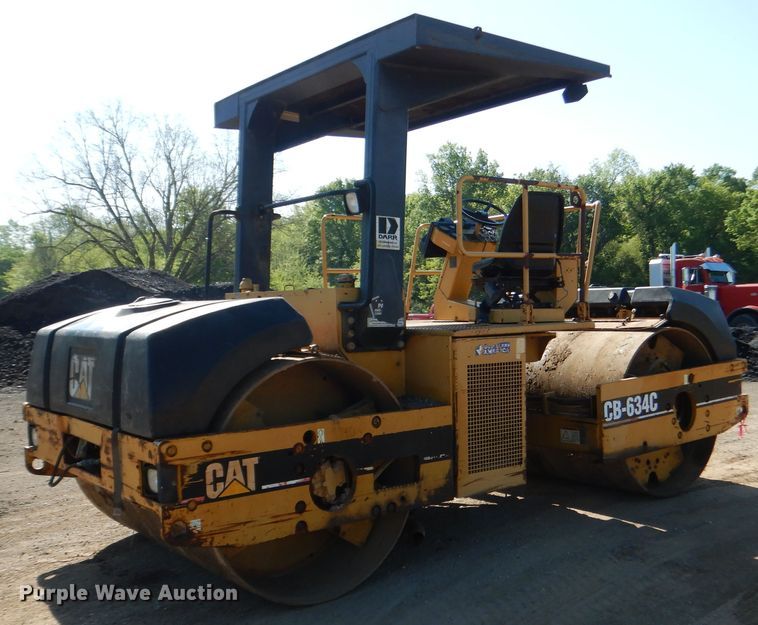 image for item DI2497 2001 Caterpillar CB-634C double drum roller