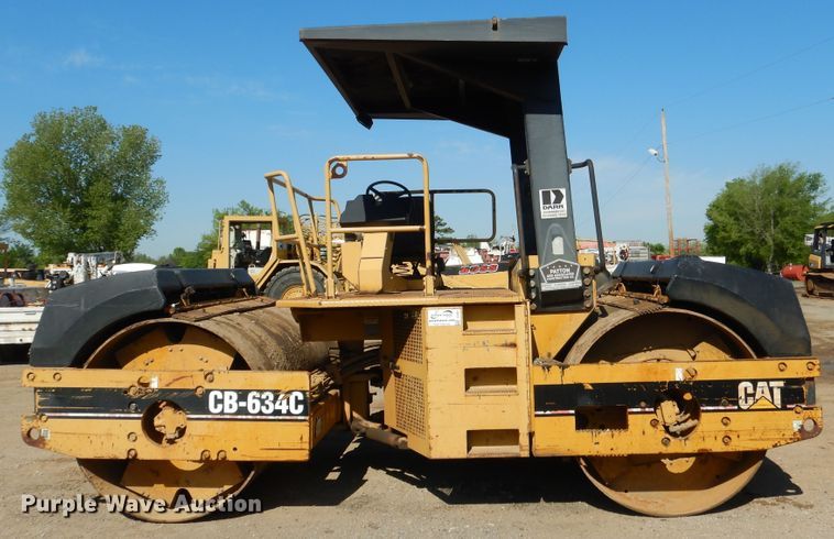 image for item DI2497 2001 Caterpillar CB-634C double drum roller