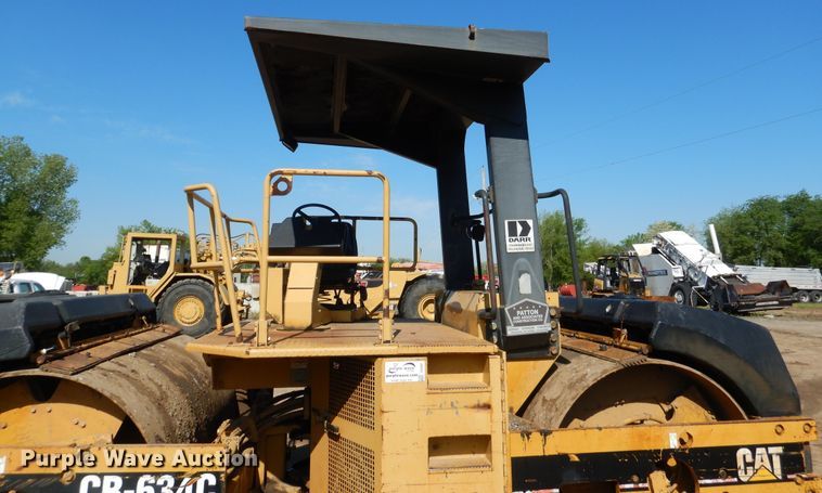 image for item DI2497 2001 Caterpillar CB-634C double drum roller