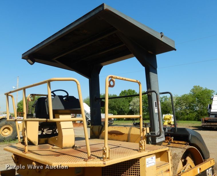 image for item DI2497 2001 Caterpillar CB-634C double drum roller