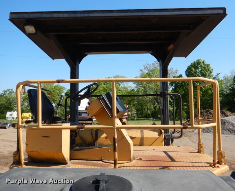 image for item DI2497 2001 Caterpillar CB-634C double drum roller