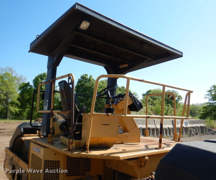 image for item DI2497 2001 Caterpillar CB-634C double drum roller