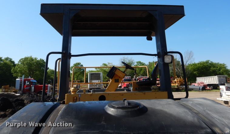 image for item DI2497 2001 Caterpillar CB-634C double drum roller