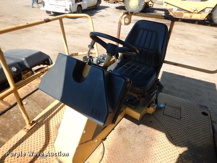 image for item DI2497 2001 Caterpillar CB-634C double drum roller