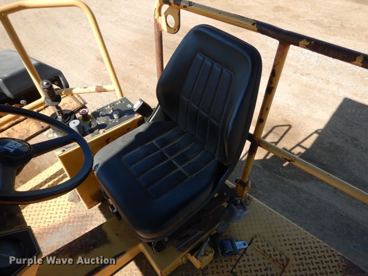 image for item DI2497 2001 Caterpillar CB-634C double drum roller