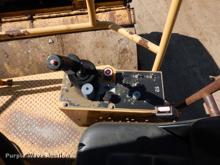 image for item DI2497 2001 Caterpillar CB-634C double drum roller