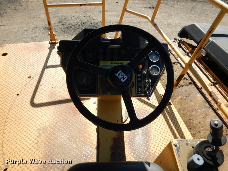 image for item DI2497 2001 Caterpillar CB-634C double drum roller