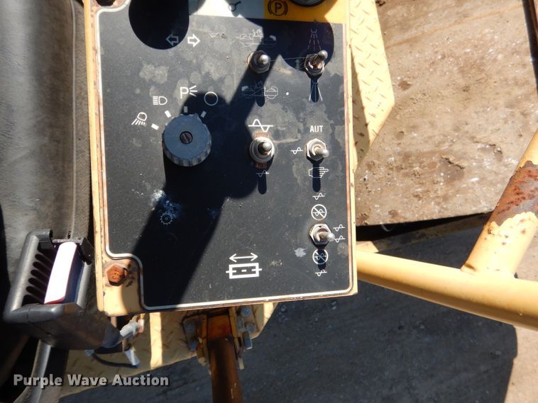 image for item DI2497 2001 Caterpillar CB-634C double drum roller