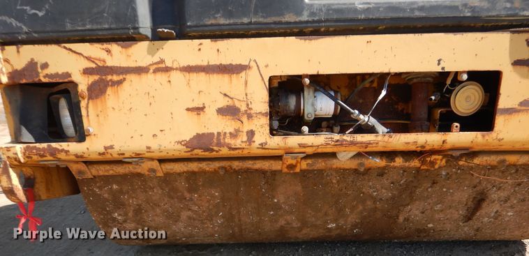 image for item DI2497 2001 Caterpillar CB-634C double drum roller