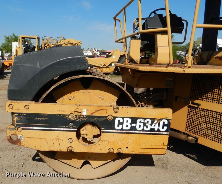 image for item DI2497 2001 Caterpillar CB-634C double drum roller
