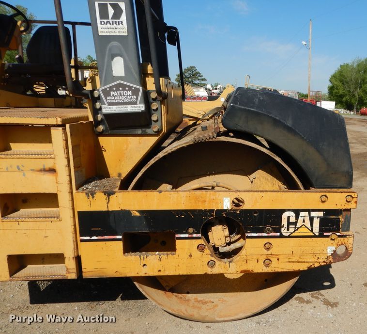 image for item DI2497 2001 Caterpillar CB-634C double drum roller