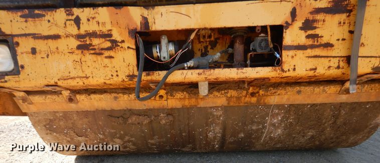 image for item DI2497 2001 Caterpillar CB-634C double drum roller